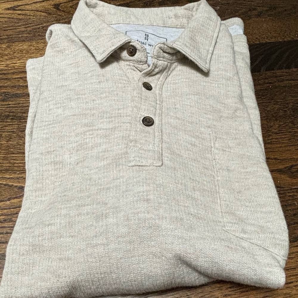 Long sleeve Mutual Weave long sleeve shirt. Like new